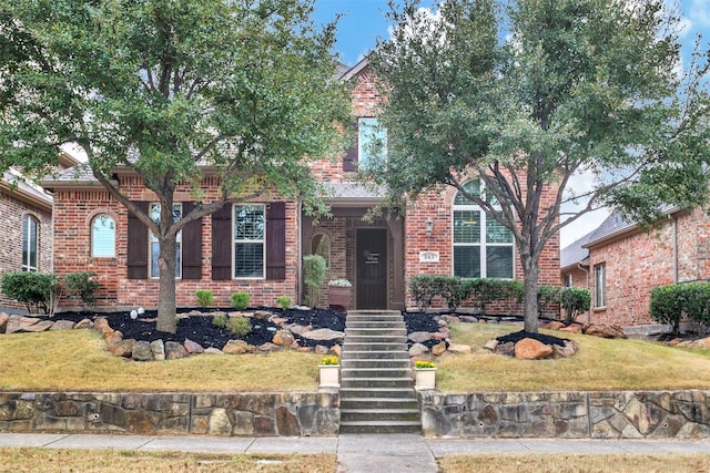 view of front of property featuring a front lawn