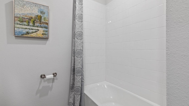 bathroom with shower / bath combo