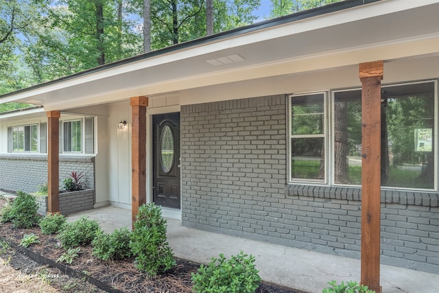 entrance to property featuring covered porch