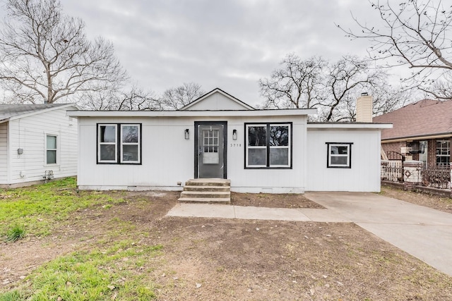 view of front of property