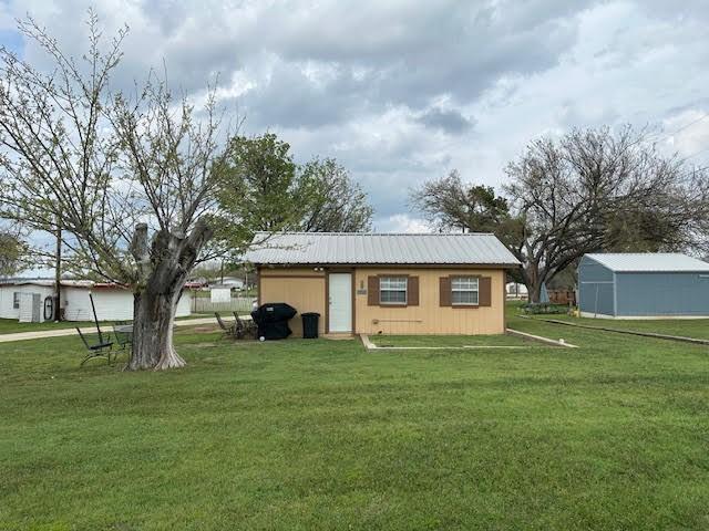 view of outdoor structure with a yard