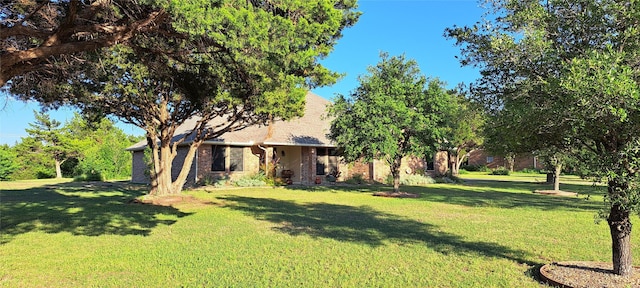 view of front facade with a front yard