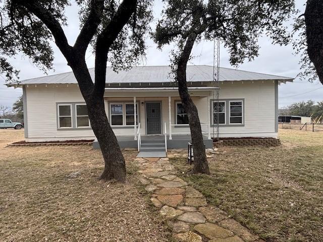 view of front facade with a front lawn and covered porch