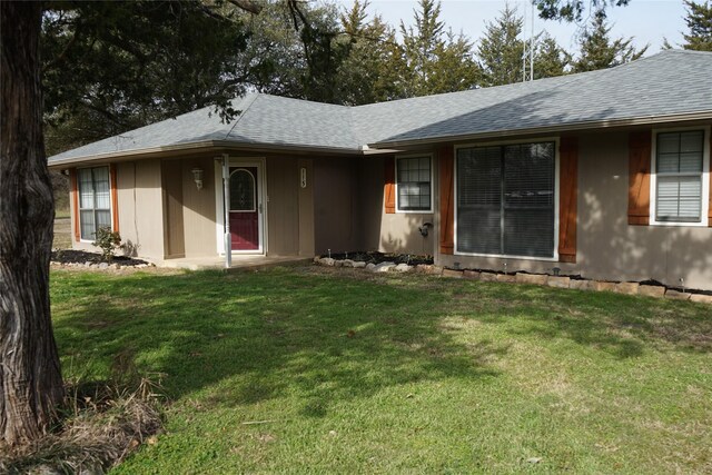 view of front of property with a front yard