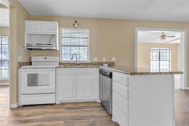 kitchen with decorative light fixtures and exhaust hood