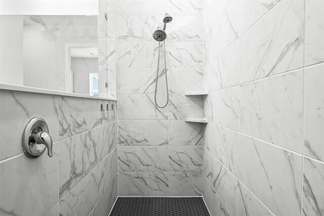 bathroom featuring tiled shower