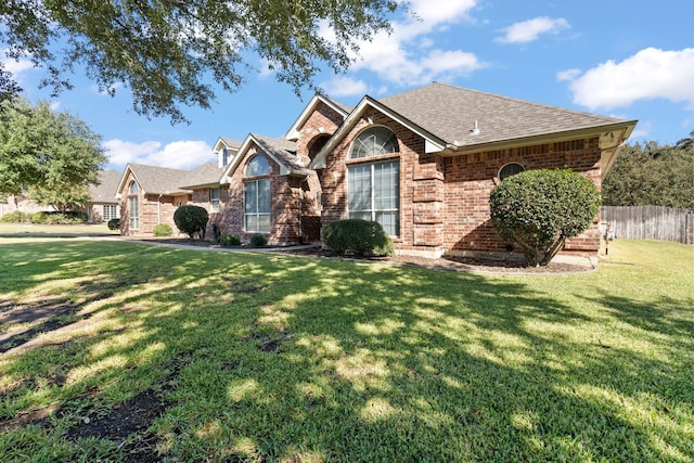 ranch-style home featuring a front lawn