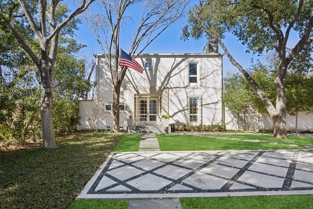 view of front facade with a patio area and a front lawn