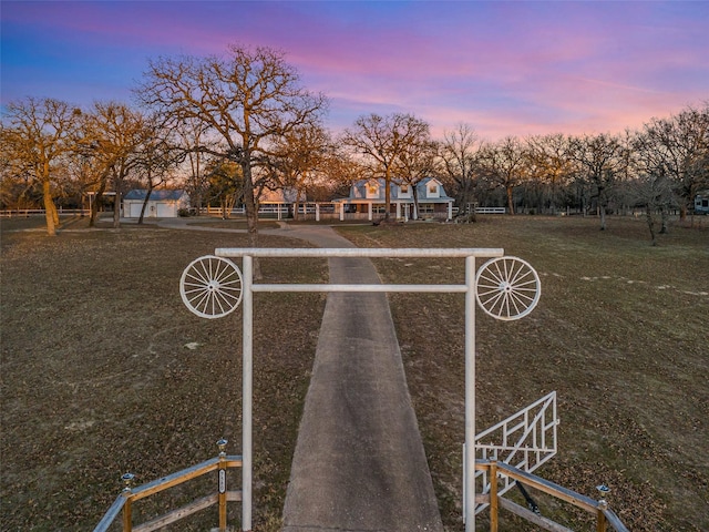 view of yard at dusk