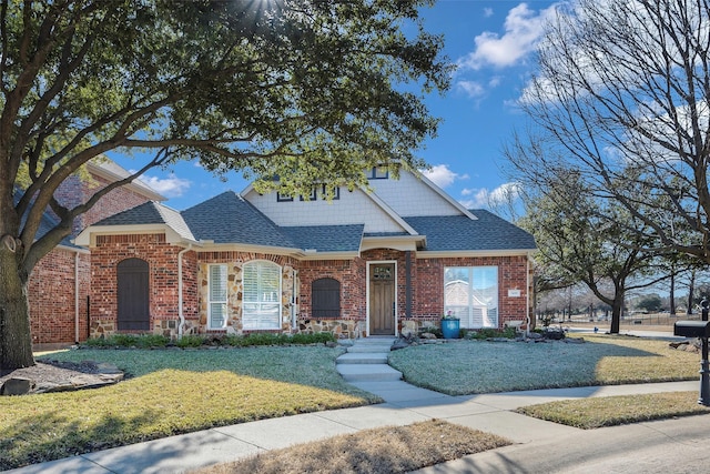 view of front facade with a front lawn