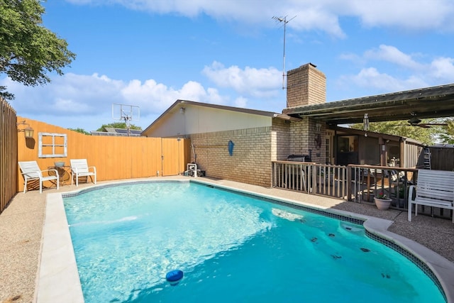 view of swimming pool with ceiling fan