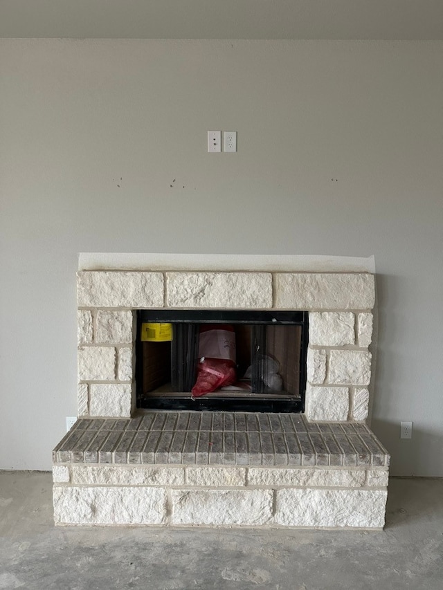 room details featuring concrete flooring