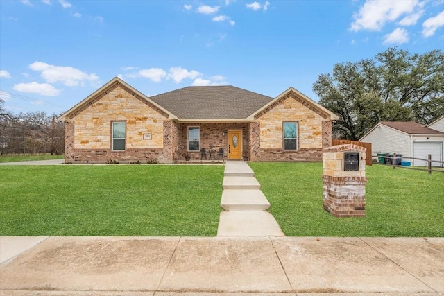 view of front facade with a front yard