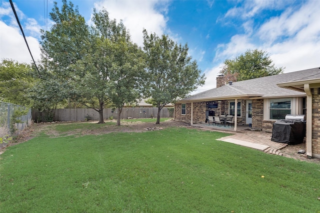 view of yard featuring a patio