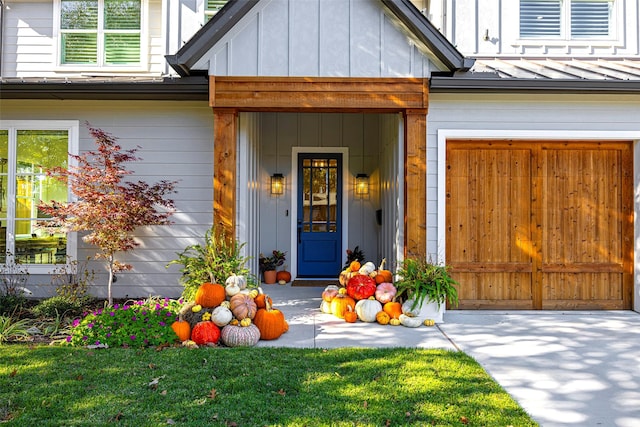 property entrance featuring a garage