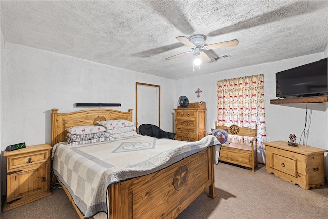 bedroom featuring light carpet, ceiling fan, and a textured ceiling