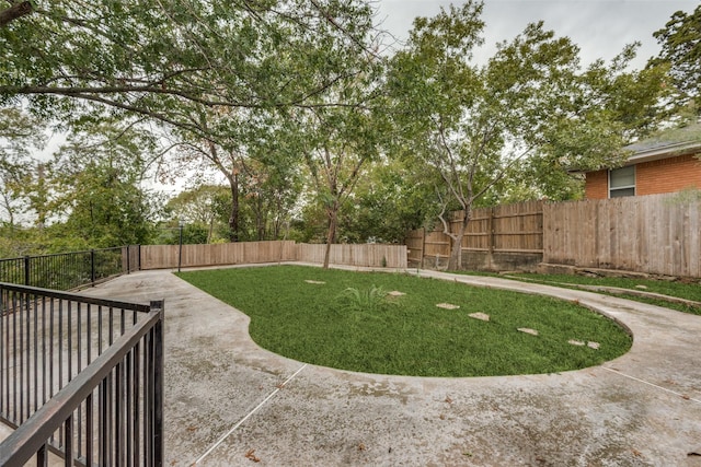 view of yard with a patio