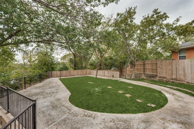 view of yard with a patio