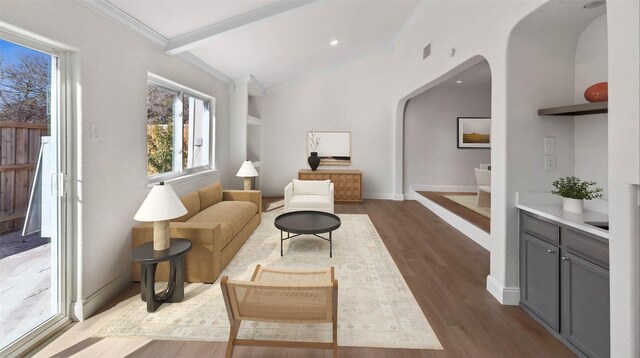 dining area featuring crown molding, an inviting chandelier, and light hardwood / wood-style floors