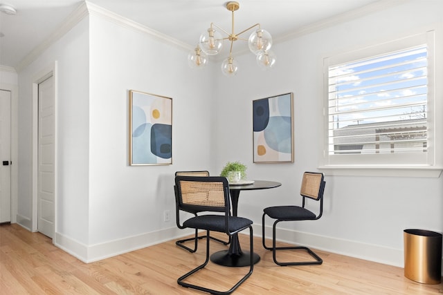 dining room with crown molding, light hardwood / wood-style flooring, and a notable chandelier