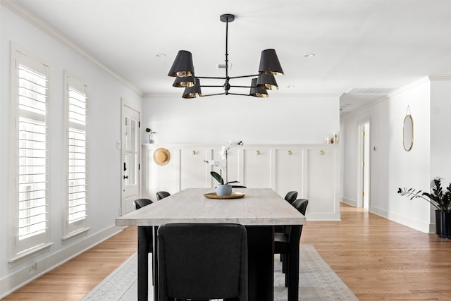 living room with ornamental molding, ceiling fan, and light hardwood / wood-style flooring