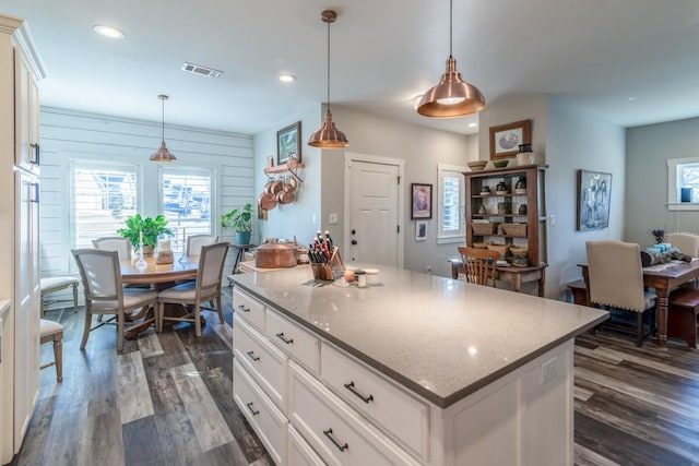 kitchen featuring recessed lighting, plenty of natural light, dark wood-type flooring, and a kitchen island