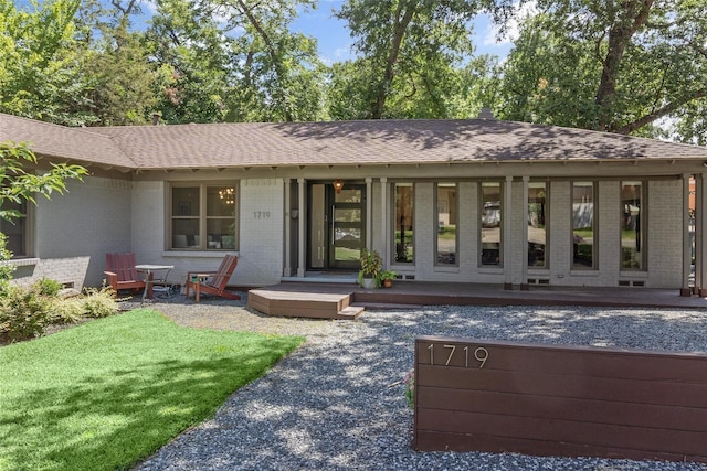 view of front of house with a front yard