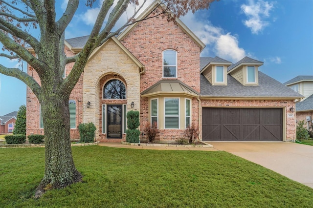 view of front of property with a front yard