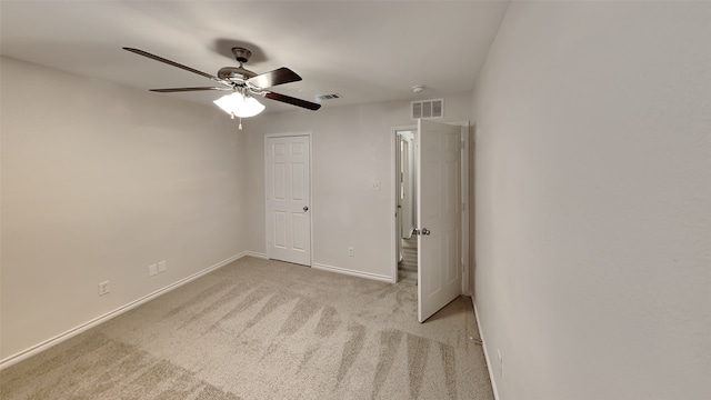 carpeted empty room featuring ceiling fan