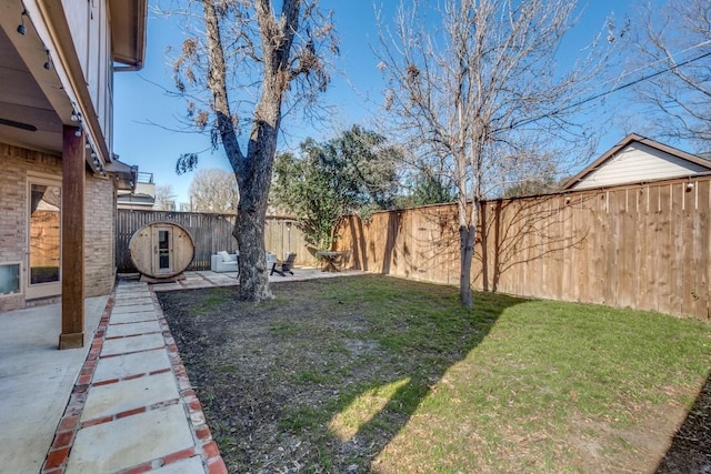 view of yard featuring a patio area