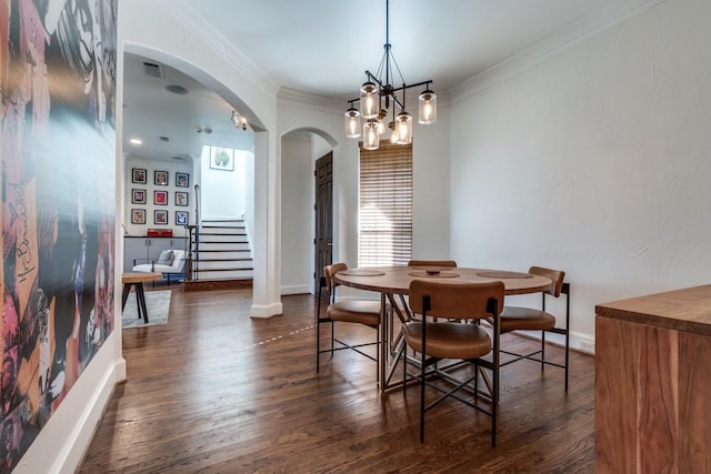 dining room featuring a notable chandelier, crown molding, and dark hardwood / wood-style floors