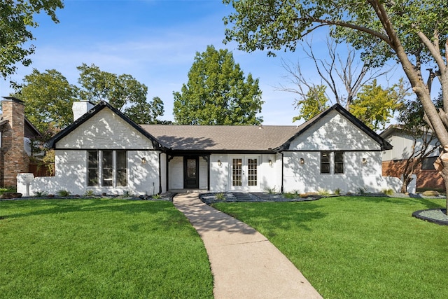 view of front of home with a front lawn