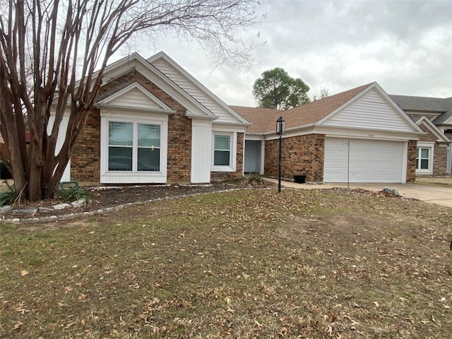 view of front facade featuring a garage and a front lawn