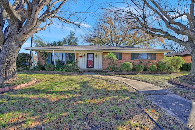 ranch-style home with a front yard