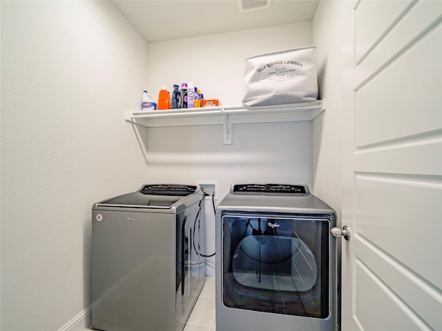 washroom featuring light tile patterned flooring and independent washer and dryer