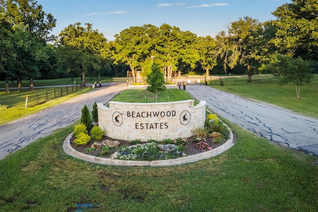 community sign with a lawn