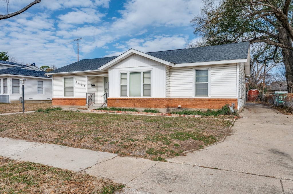 view of front of property