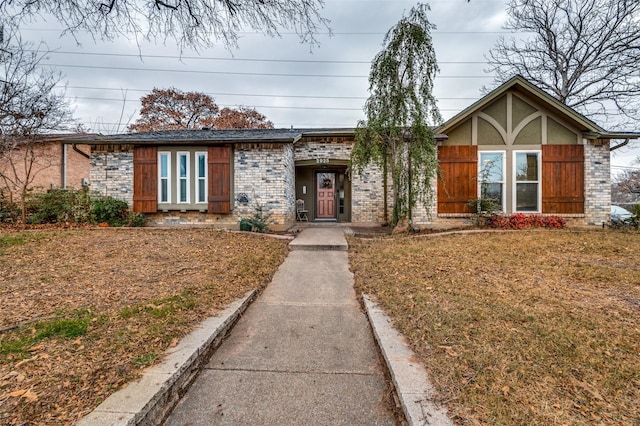 ranch-style house with a front lawn