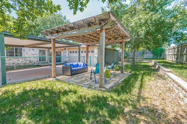 view of yard featuring a pergola, a fenced backyard, outdoor lounge area, and a patio area