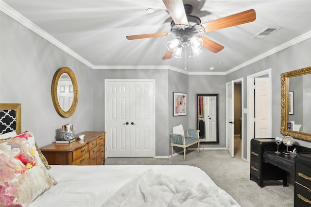 carpeted bedroom with crown molding, ceiling fan, and a closet