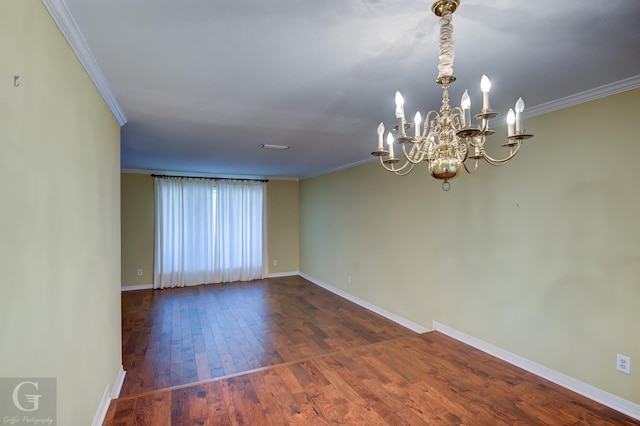 unfurnished room featuring ornamental molding, dark wood-type flooring, and a chandelier