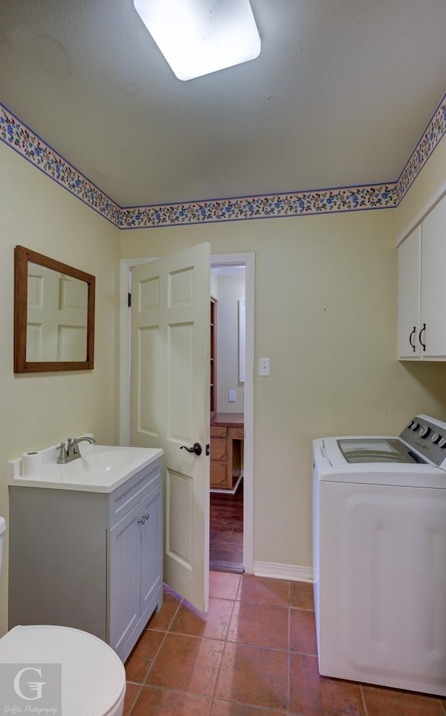 bathroom with vanity, tile patterned floors, washing machine and dryer, and toilet