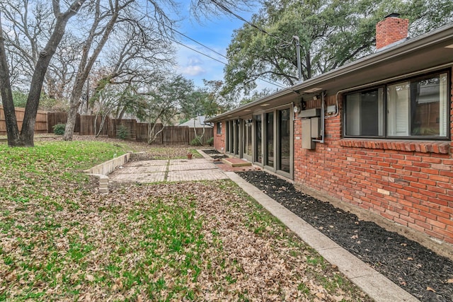 view of yard featuring a patio area