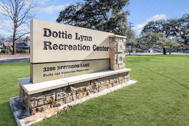 community sign featuring a lawn