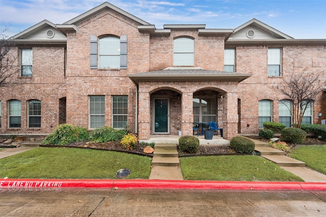 view of front facade with a porch and a front lawn