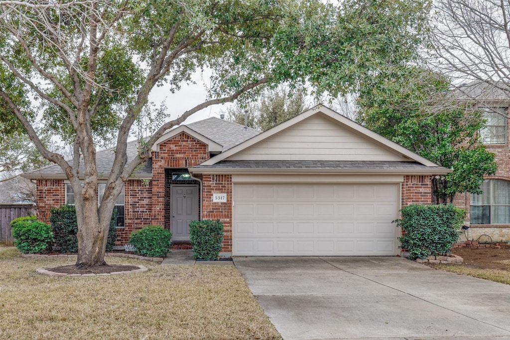 view of front of property featuring a garage and a front yard