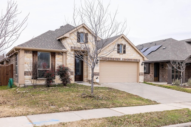 view of front of house featuring a front yard