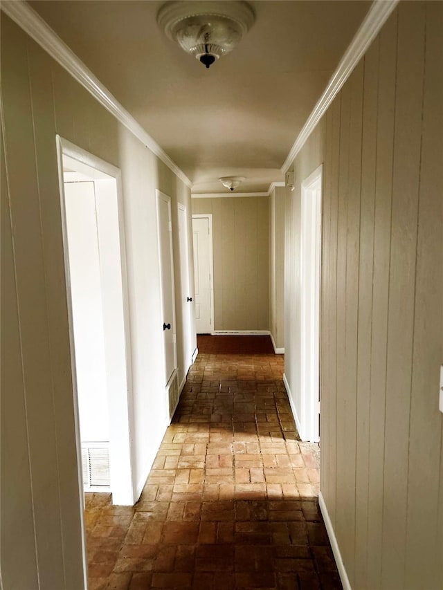 unfurnished room featuring dark wood-type flooring, ceiling fan, and a textured ceiling