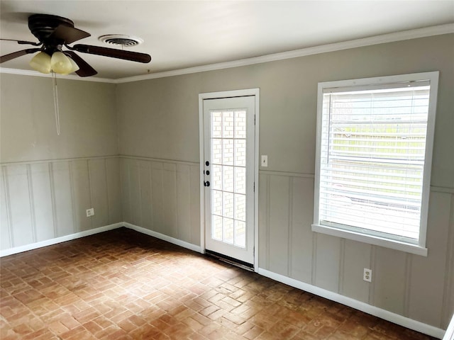 empty room featuring dark hardwood / wood-style floors and ceiling fan