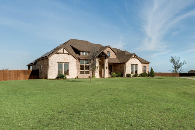 view of front of house featuring a front lawn